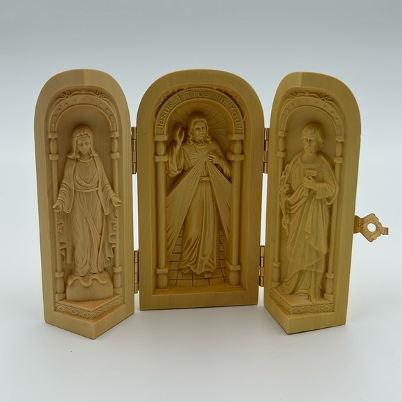 1709- Catholic Altar Religious Portable Holy Family Box Hand Carved Wooden NWT - Picture 1 of 8